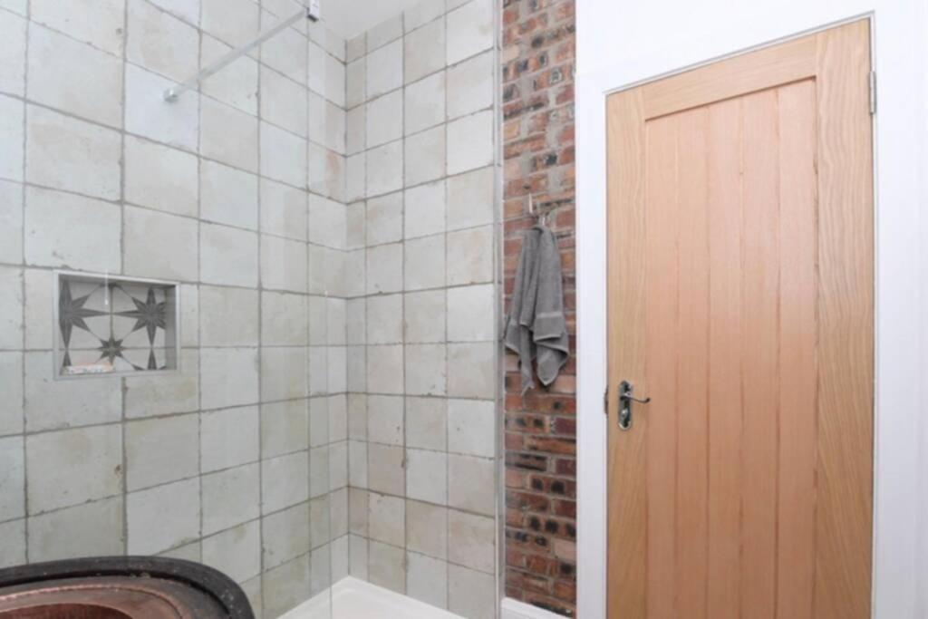 Cosy Quirky Alwaha-Arabic For Oasis Apartment Johnstone Exterior photo