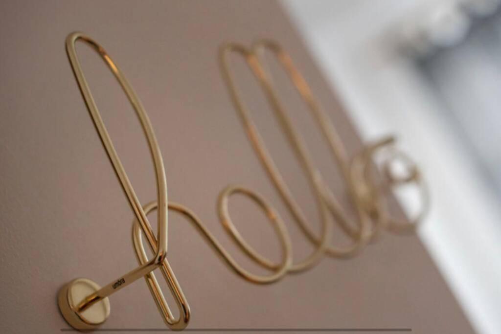 Cosy Quirky Alwaha-Arabic For Oasis Apartment Johnstone Exterior photo