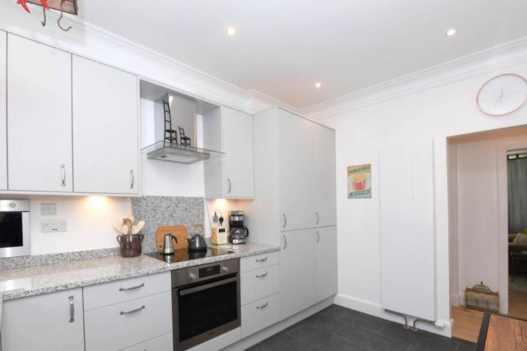 Cosy Quirky Alwaha-Arabic For Oasis Apartment Johnstone Exterior photo