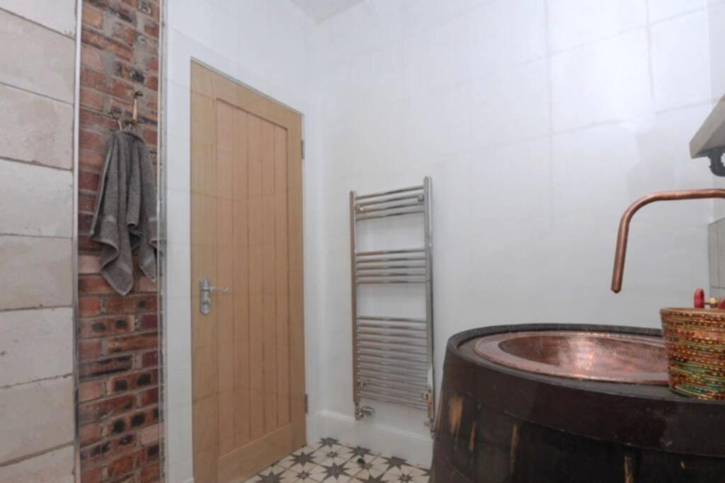 Cosy Quirky Alwaha-Arabic For Oasis Apartment Johnstone Exterior photo