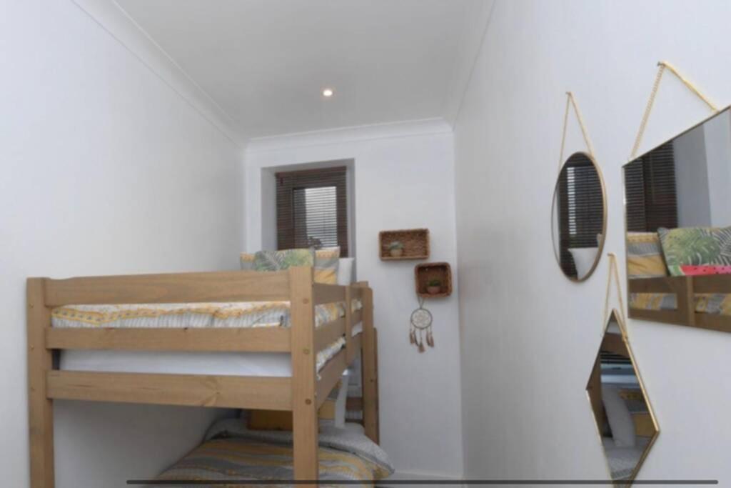 Cosy Quirky Alwaha-Arabic For Oasis Apartment Johnstone Exterior photo